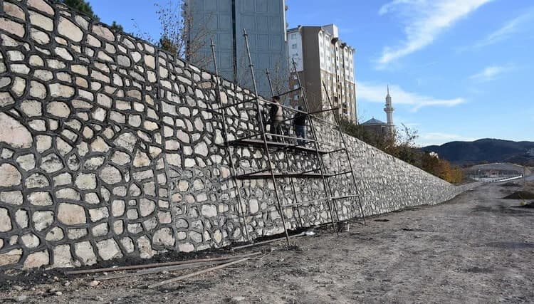 İstinat Duvarı Nedir, Nasıl Güçlendirilir?